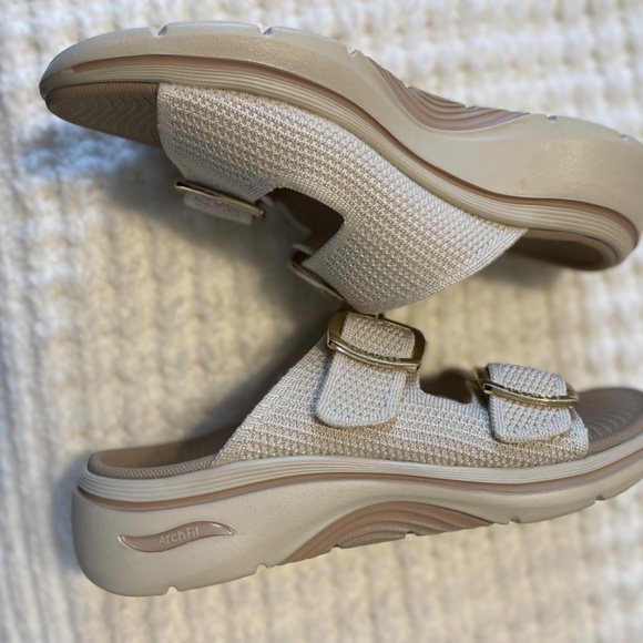 Skechers Archfit Sandals, tan with adjustable buckles, size 7 - Picture 2 of 6